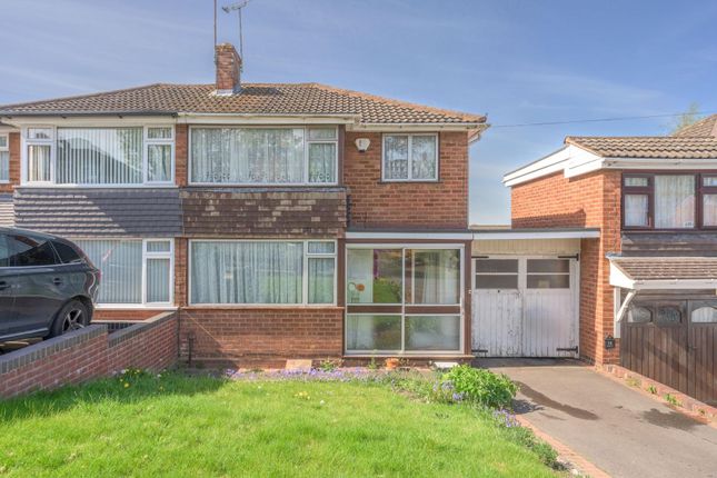 Camberley Crescent, Ettingshall Park... 3 bed semi