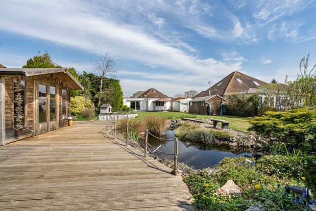 Downsview Avenue, Woking, Surrey, GU22 4 bed detached house for sale