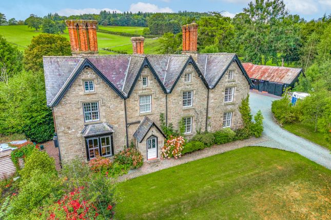 6 bedroom detached house for sale