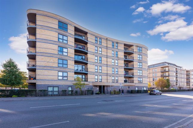 Windsor Road, Slough 2 bed flat for sale