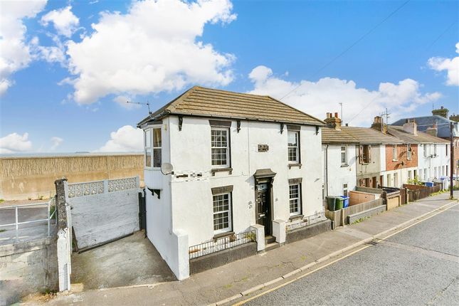 Marine Parade, Sheerness, Kent 2 bed detached house for sale