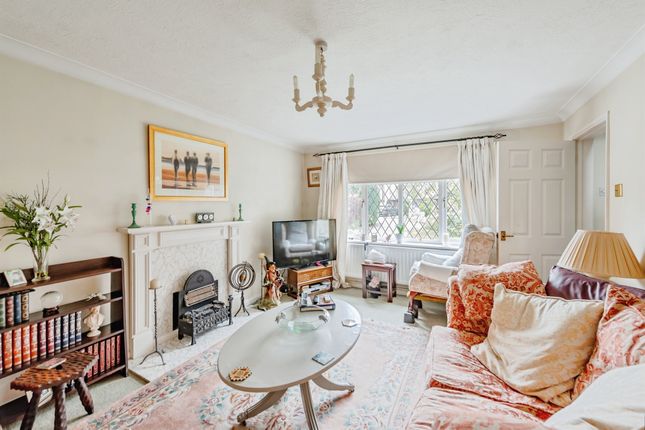 4 bed detached house