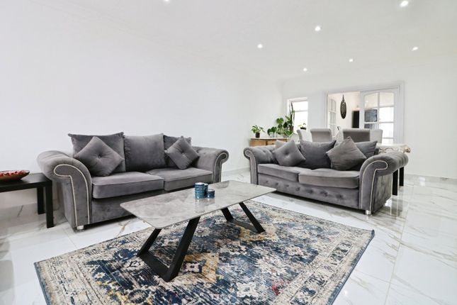 Clayhall Avenue, Ilford IG5 5 bed semi