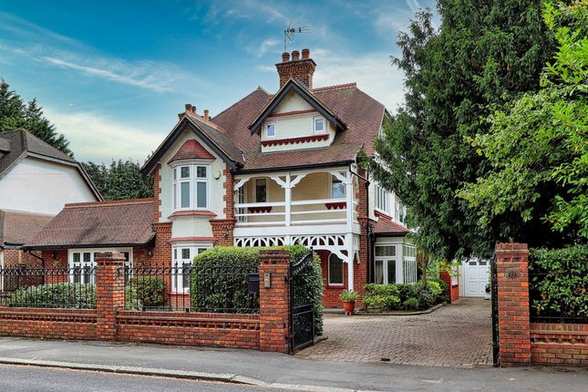 Burntwood Avenue, Hornchurch, RM11 5 bed detached house for sale