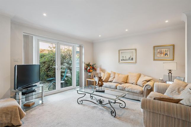 California Lane, Bushey WD23 3 bed terraced house for sale