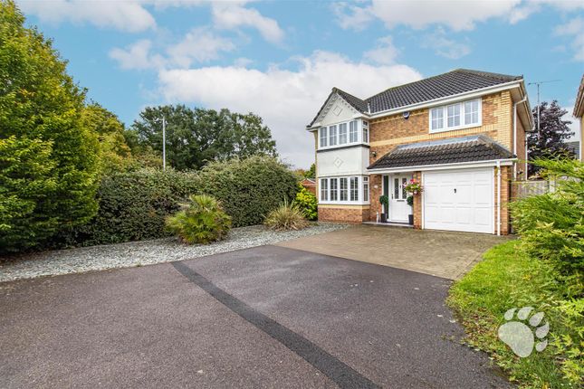 Woodview, Basildon SS16 4 bed detached house for sale