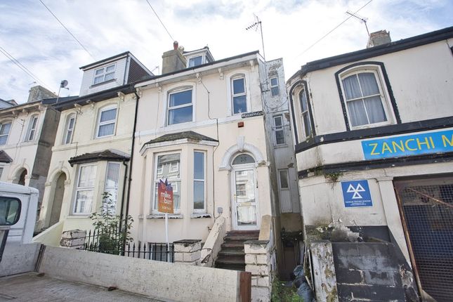 Dover Road, Folkestone, Kent, CT20 2 bed flat for sale