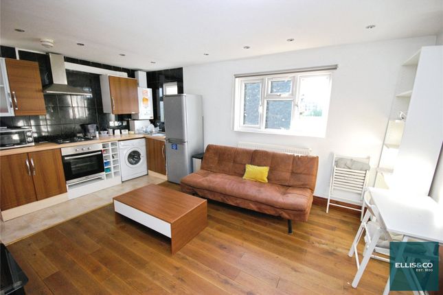 Cotswold, Gardens, Cricklewood, NW2 2 bed apartment for sale