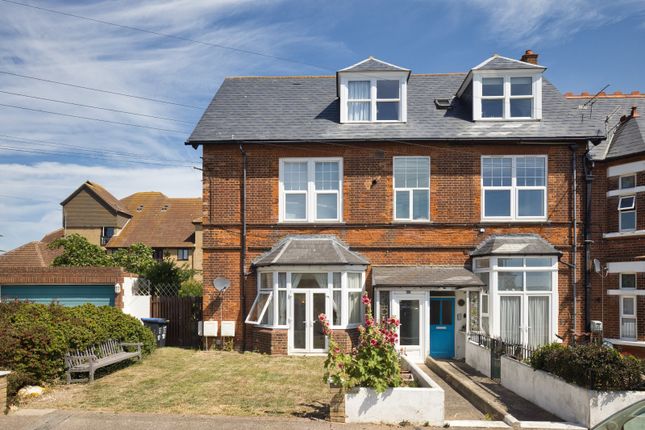 19 Seapoint Road, Broadstairs, Kent... 3 bed flat for sale
