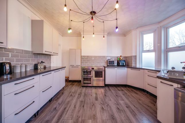 5 bedroom semi-detached house for sale