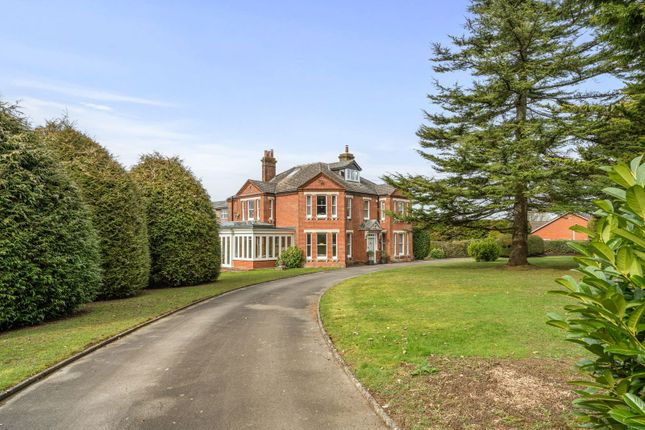 Main Road, Salisbury SP4 6 bed detached house for sale