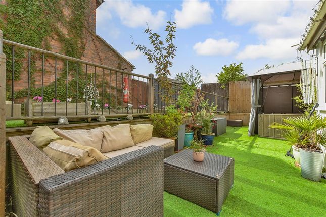 3 bed end terrace house