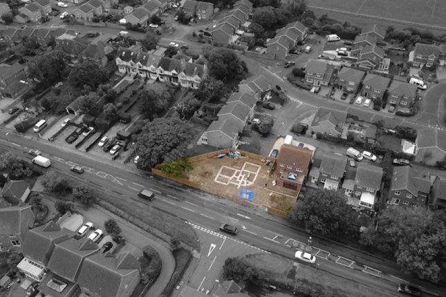 5 bed detached house