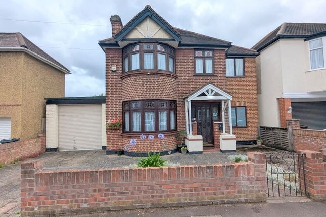 Warfield Road, BEDFONT, TW14 3 bed detached house for sale