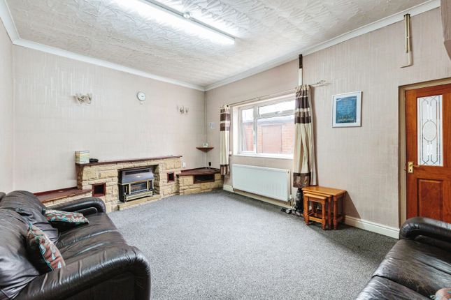 5 bedroom end of terrace house for sale