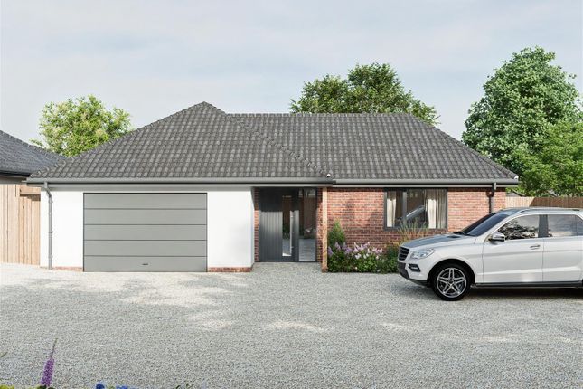 25a Cotmer Road, Oulton Broad, NR33 4 bed detached bungalow for sale