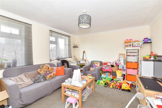 Bradshaw Road, Chichester, West Sussex 2 bed flat for sale