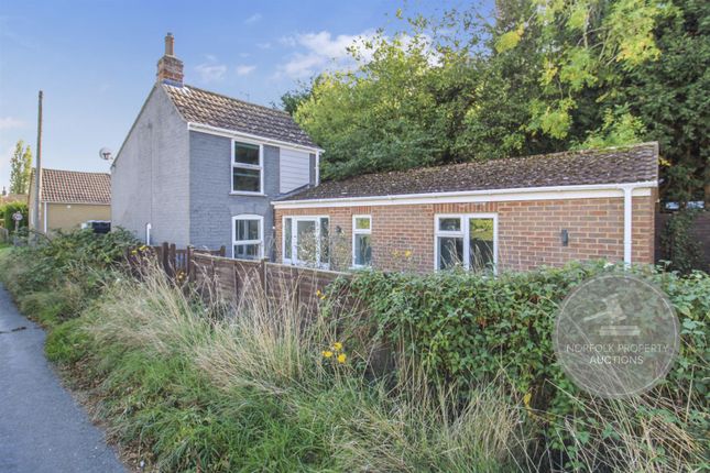 Walnut Road, Walpole St. Peter... 3 bed cottage for sale