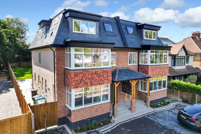 Hurst Road, East Molesey, KT8 4 bed semi