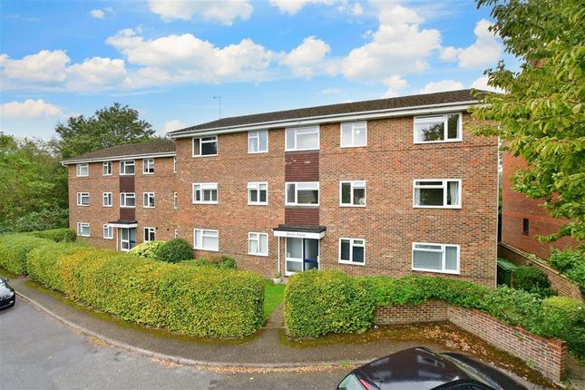 Oakfield Drive, Reigate, Surrey 2 bed flat for sale