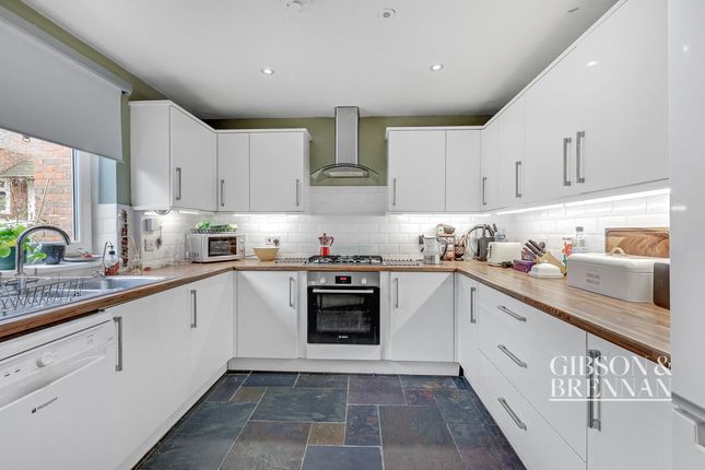 Rowenhall, Basildon, SS15 3 bed terraced house for sale