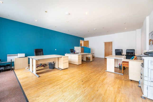 High Street, Stratford, London, E15 2 bed flat for sale