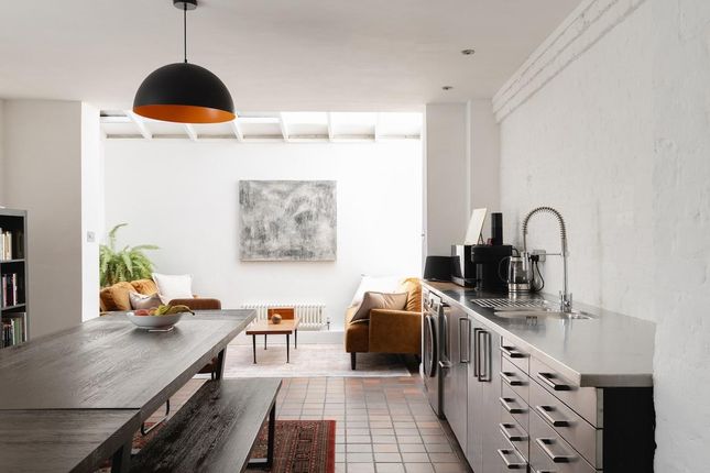 Peary Place, Bethnal Green, London, E2 1 bed townhouse for sale