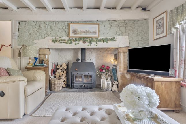 High Street, Stoney Stratton... 3 bed semi