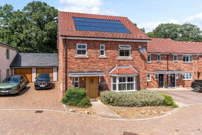 Watlington Gardens, Brentwood 3 bed detached house for sale
