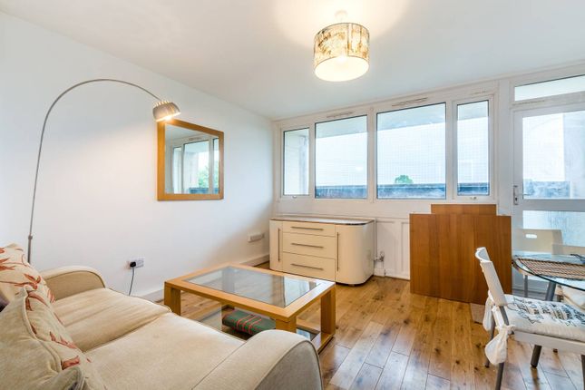 Frensham Court, Mitcham, CR4 3 bed flat for sale