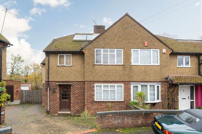 Segrave Close, Weybridge KT13 4 bed semi
