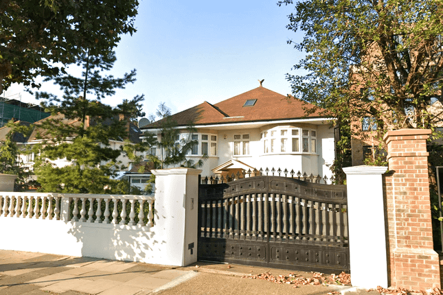 5 bed detached house