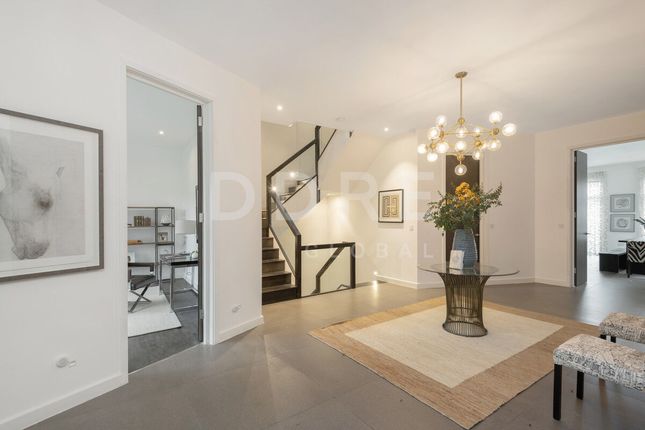 8 bed detached house