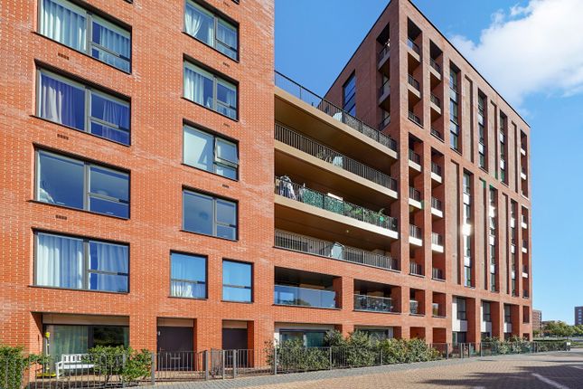 Thonrey Close, London NW9 3 bed flat for sale