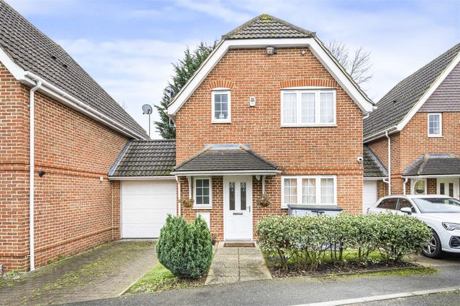 Berrington Mews, Slough 3 bed link detached house for sale