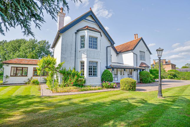 Tring HP23 6 bed detached house for sale