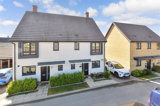 Saddleback Close, Ashford, Kent 3 bed semi