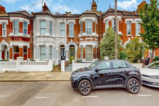 3 bedroom flat for sale
