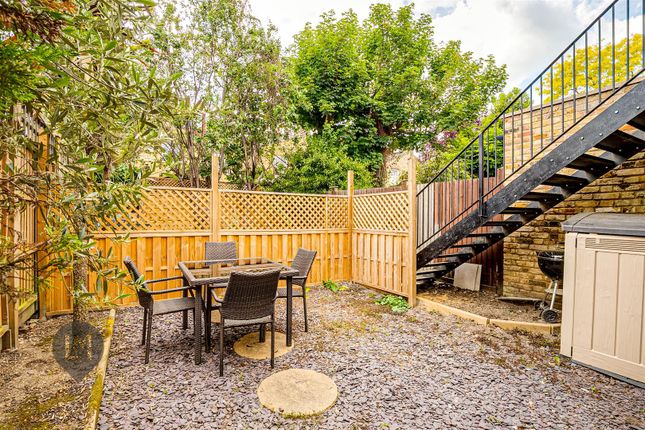 Engadine Street, London 2 bed flat for sale