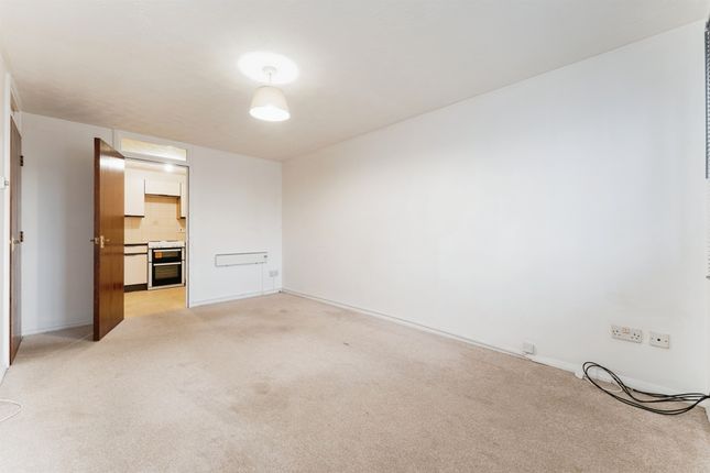 1 bedroom ground floor flat for sale