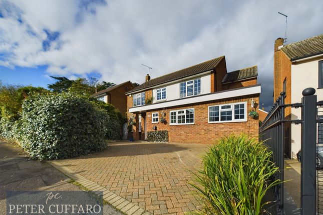 Roselands Avenue, Hoddesdon EN11 4 bed detached house for sale