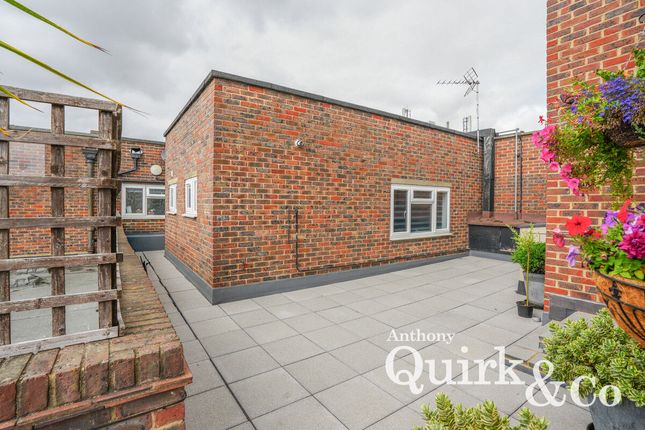The Delawares, Foksville Road, Canvey... 2 bed flat for sale
