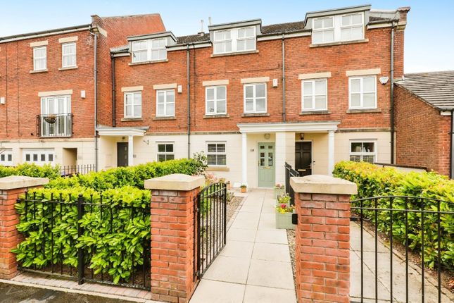 Hutton Gate, Harrogate, HG2 9QG 3 bed terraced house for sale