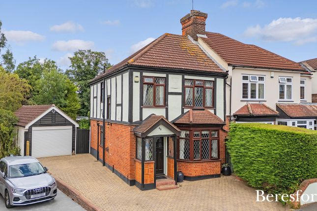 Highview Gardens, Upminster, RM14 3 bed semi