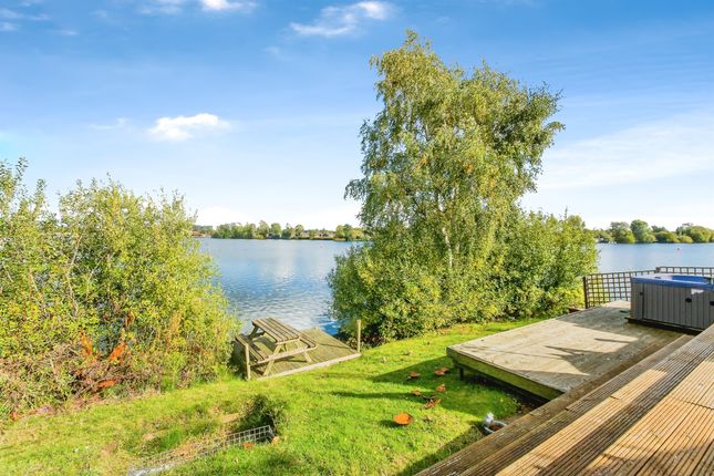 2 bedroom lodge for sale