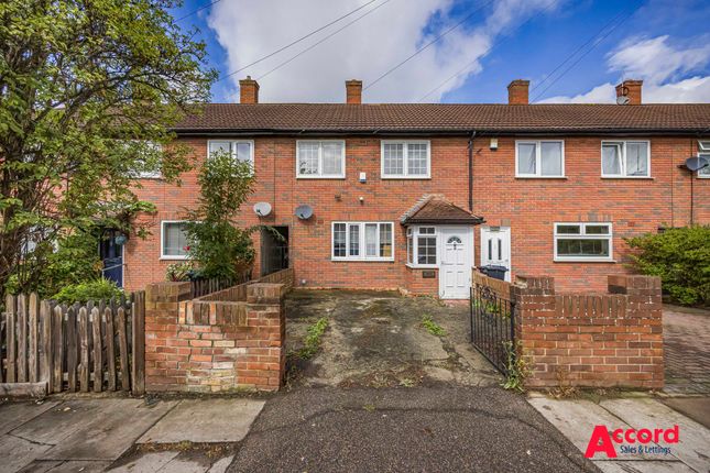 New North Road, Ilford, IG6 2 bed terraced house for sale