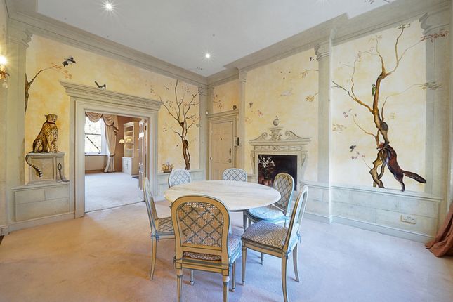Pont Street, London, SW1X 2 bed apartment for sale