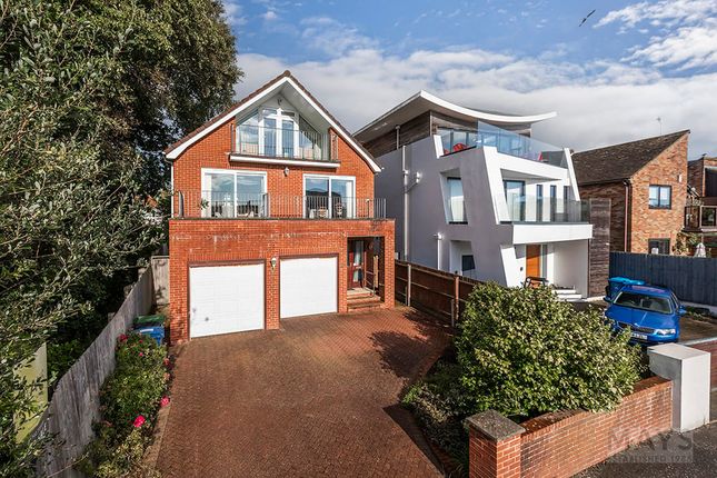 5 bed detached house