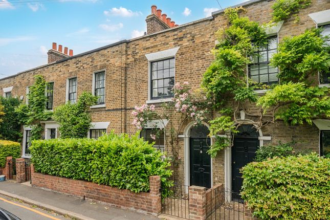 Wandle Bank, Wimbledon, London, SW19 2 bed terraced house for sale