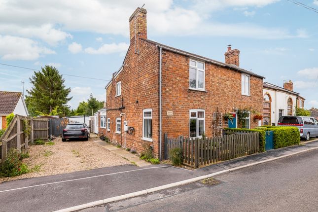 2 bedroom semi-detached house for sale